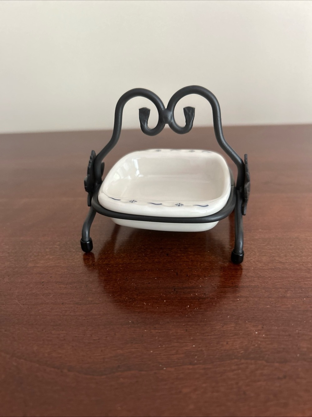 Longaberger wrought iron miniature baking dish pedestal with dish